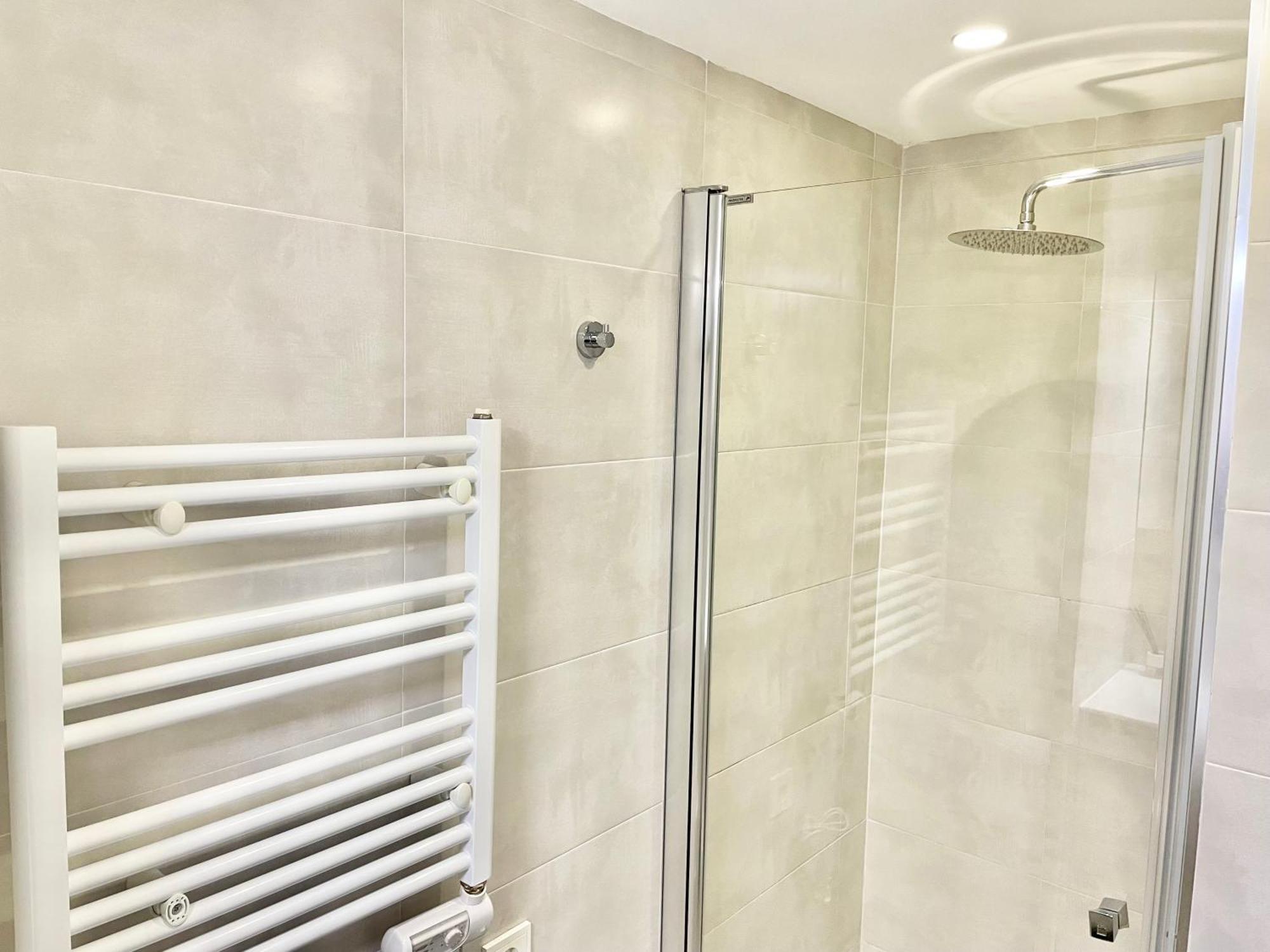 Apartamento San Lorenzo Playa. Vistas Al Mar. Gijón Esterno foto