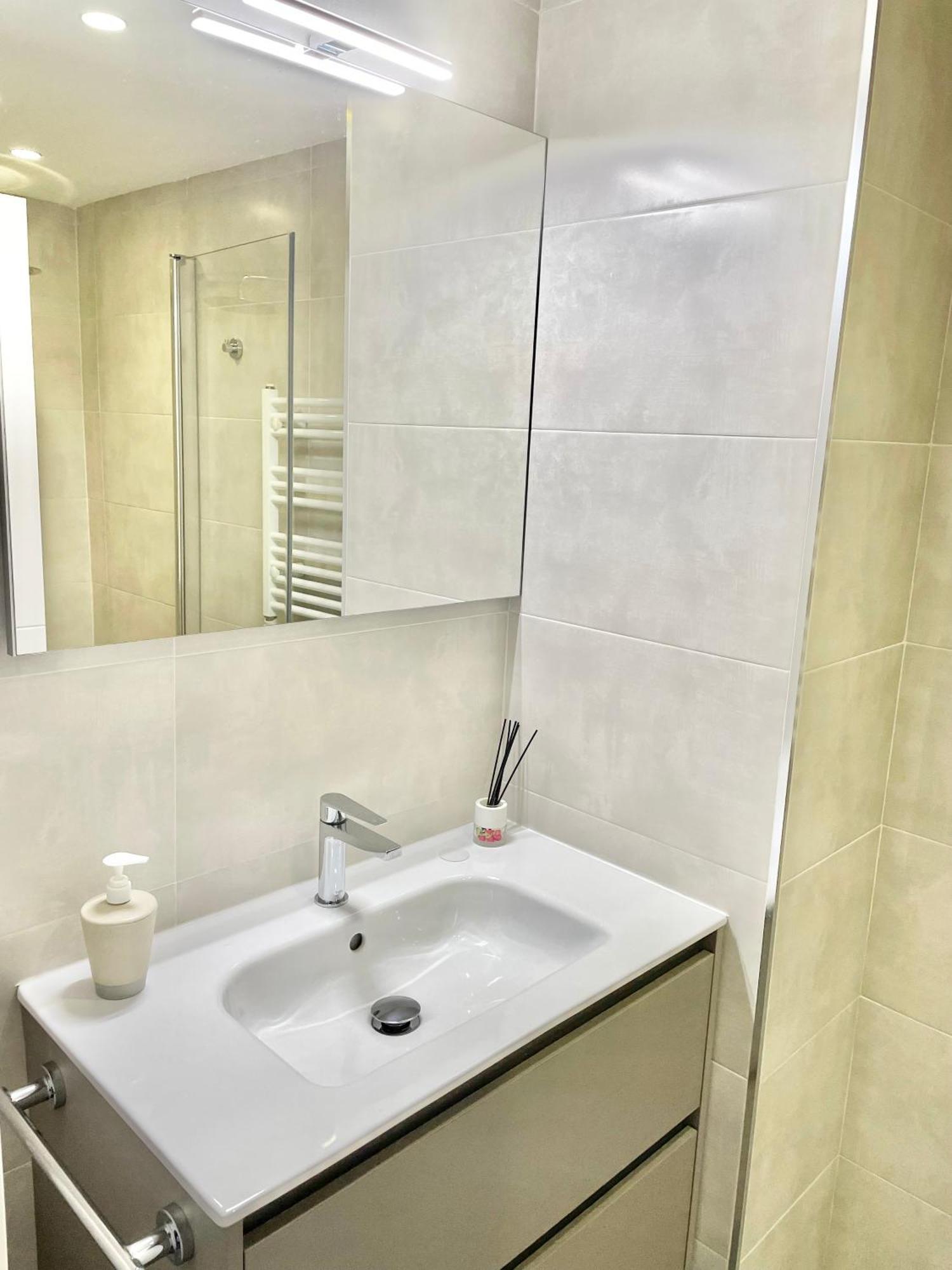 Apartamento San Lorenzo Playa. Vistas Al Mar. Gijón Esterno foto