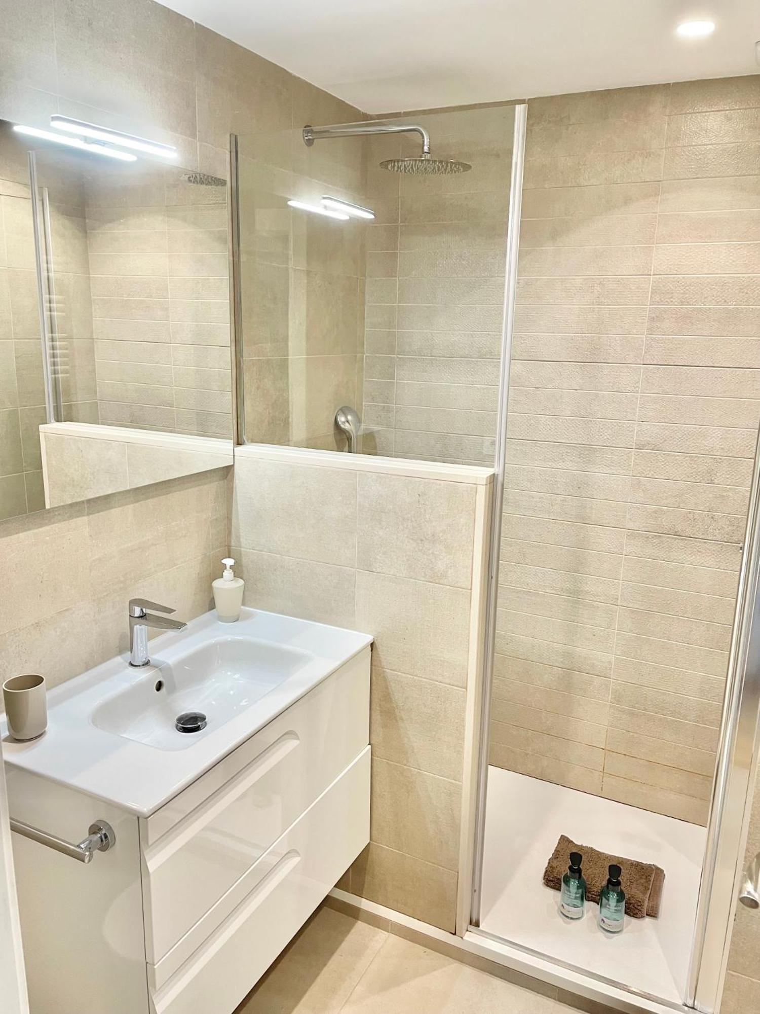 Apartamento San Lorenzo Playa. Vistas Al Mar. Gijón Esterno foto